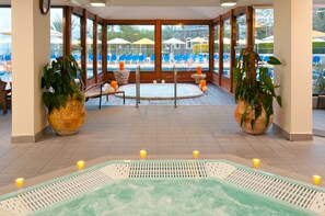 Couples treatment room(s), sauna, hot tub, steam room, body treatments