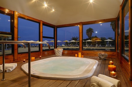 Couples treatment rooms, sauna, hot tub, steam room, body treatments