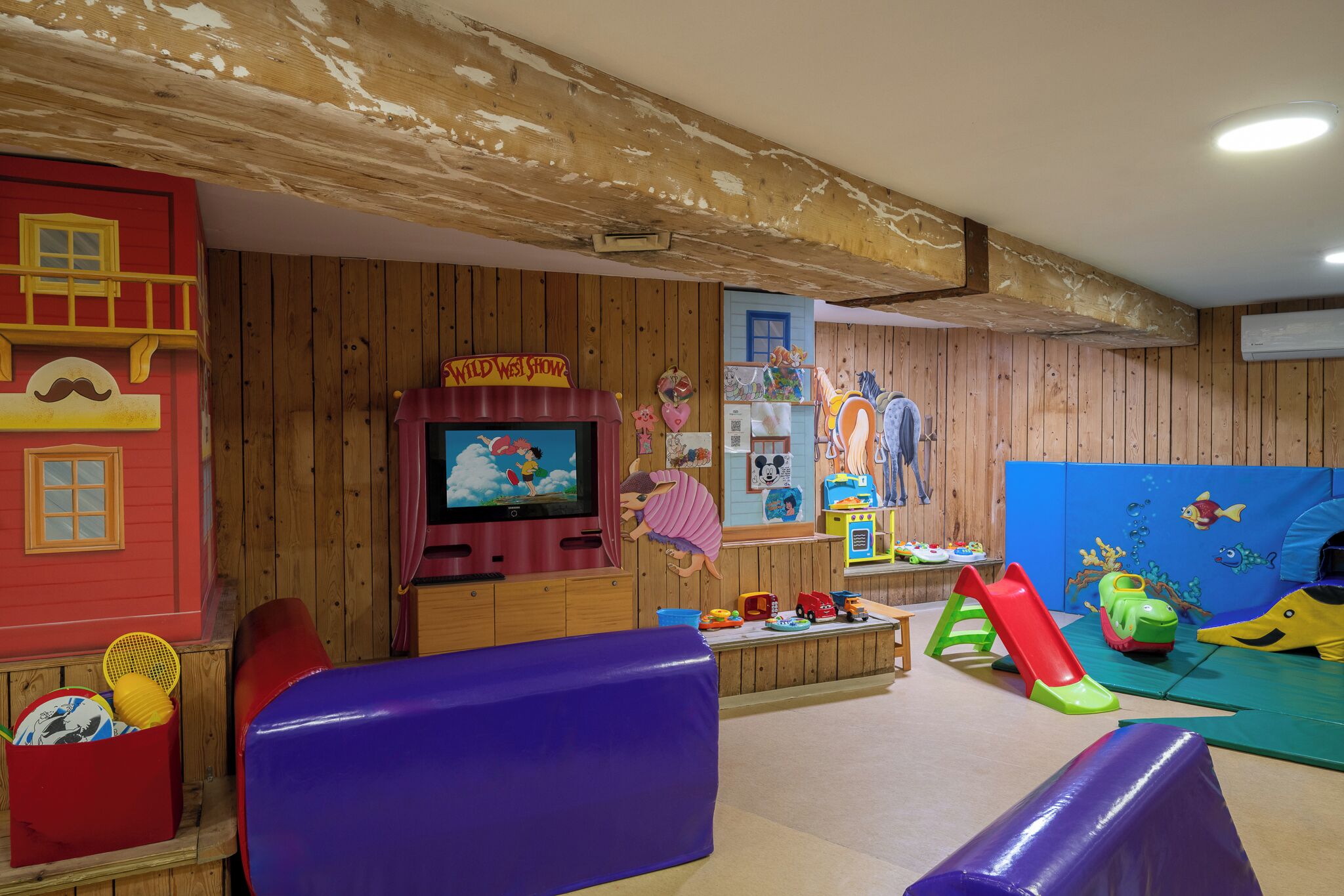 Children’s play area – indoor