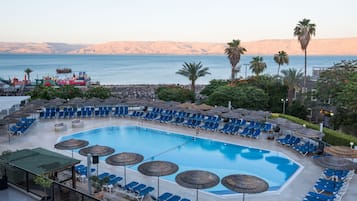 Seasonal outdoor pool, pool umbrellas, sun loungers