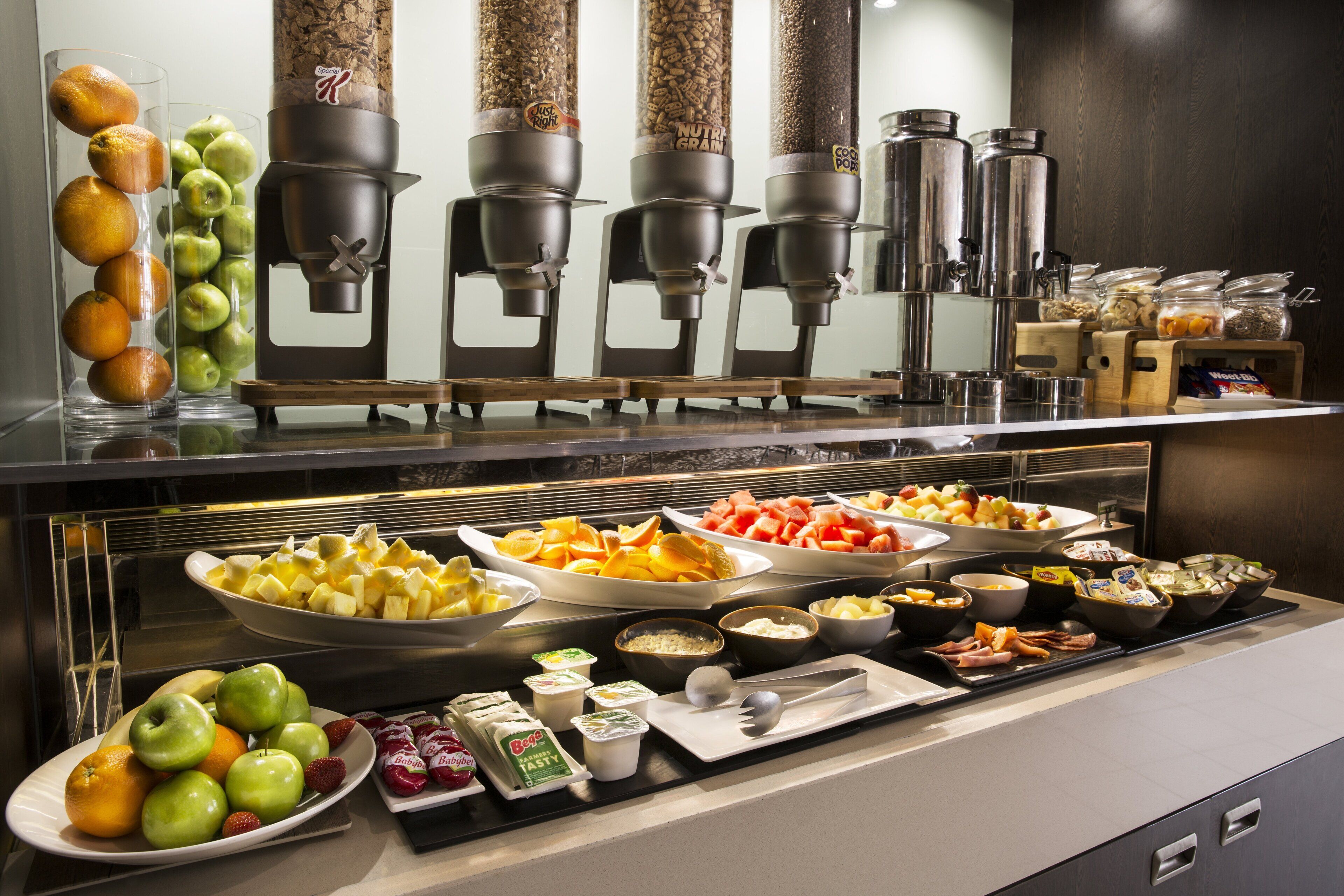 Petit déjeuner, déjeuner et dîner servis sur place