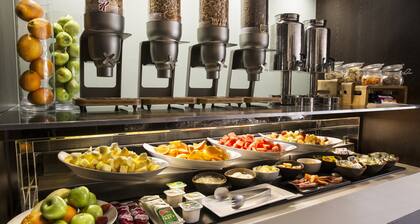 Holiday Inn Melbourne Airport by IHG