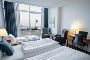 Standard Double Room, Sea View | Hypo-allergenic bedding, in-room safe, desk, blackout drapes - Hotel Marselis (Aarhus)