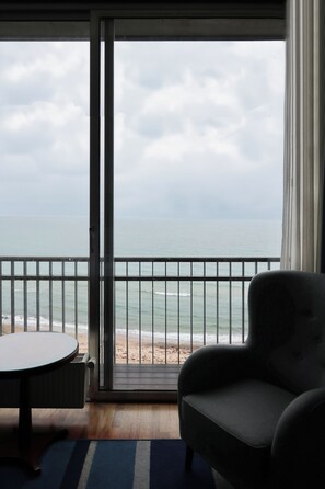 Deluxe Suite | Hypo-allergenic bedding, in-room safe, desk, blackout drapes - Hotel Marselis (Aarhus)