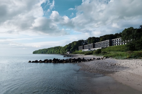 Exterior. Helnan Marselis Hotel