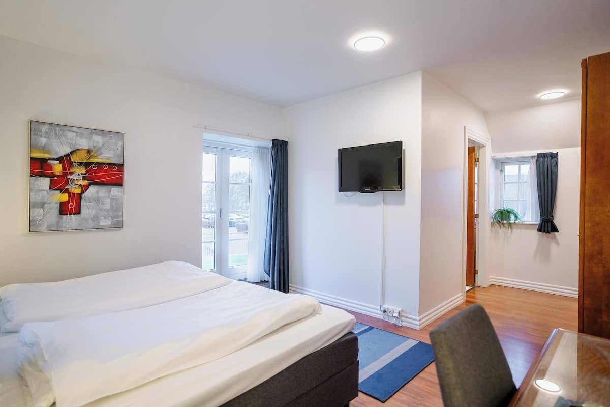 Economy Double Room | Hypo-allergenic bedding, in-room safe, desk, blackout drapes