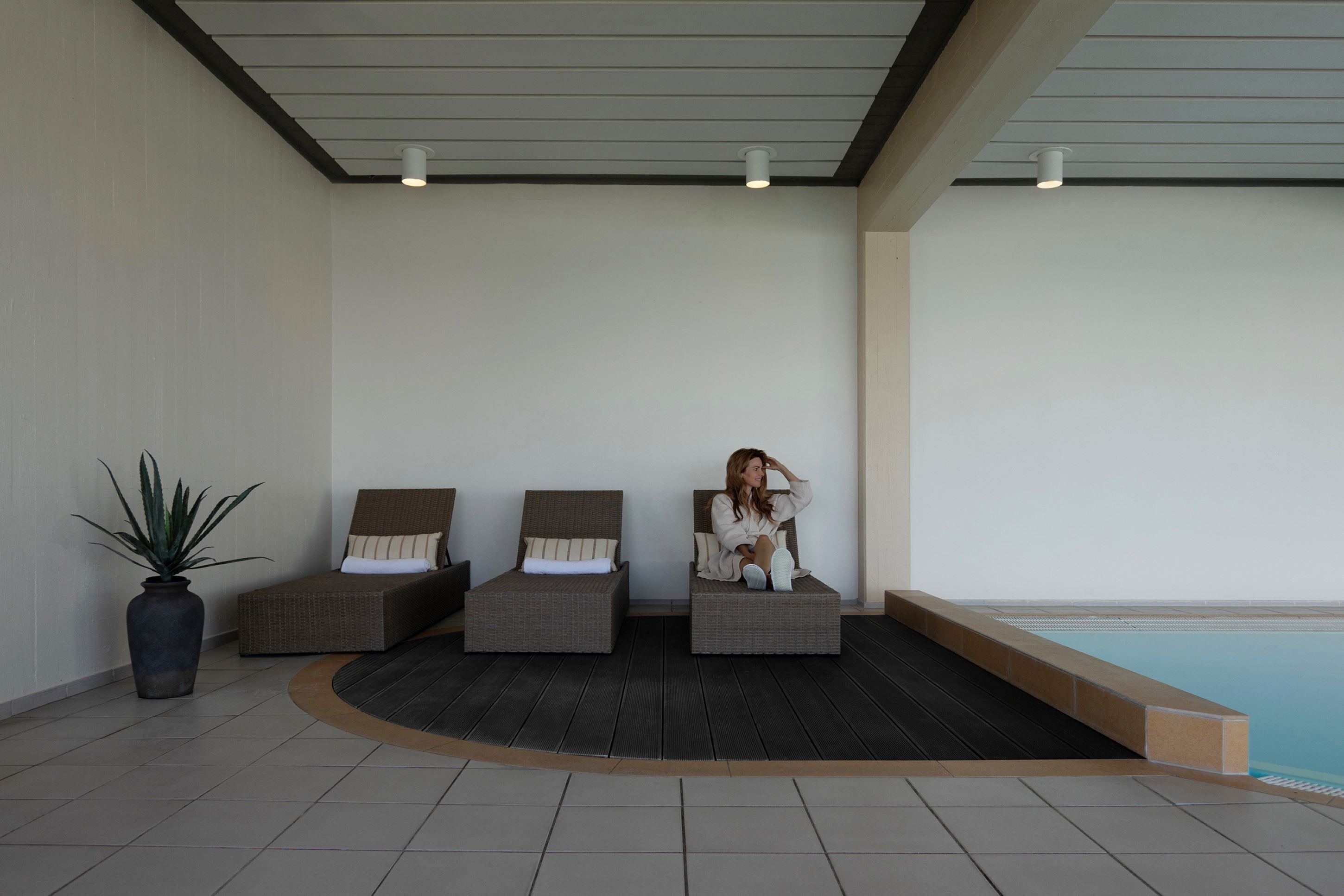 indoor pool, open 7:00 am to 11:00 pm, pool loungers