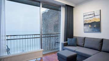 Family Room | Hypo-allergenic bedding, in-room safe, desk, blackout drapes