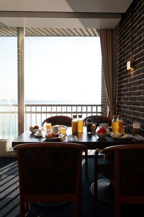 Free daily buffet breakfast - Hotel Marselis (Aarhus)