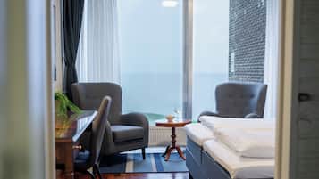 Standard Single Room | Hypo-allergenic bedding, in-room safe, desk, blackout drapes