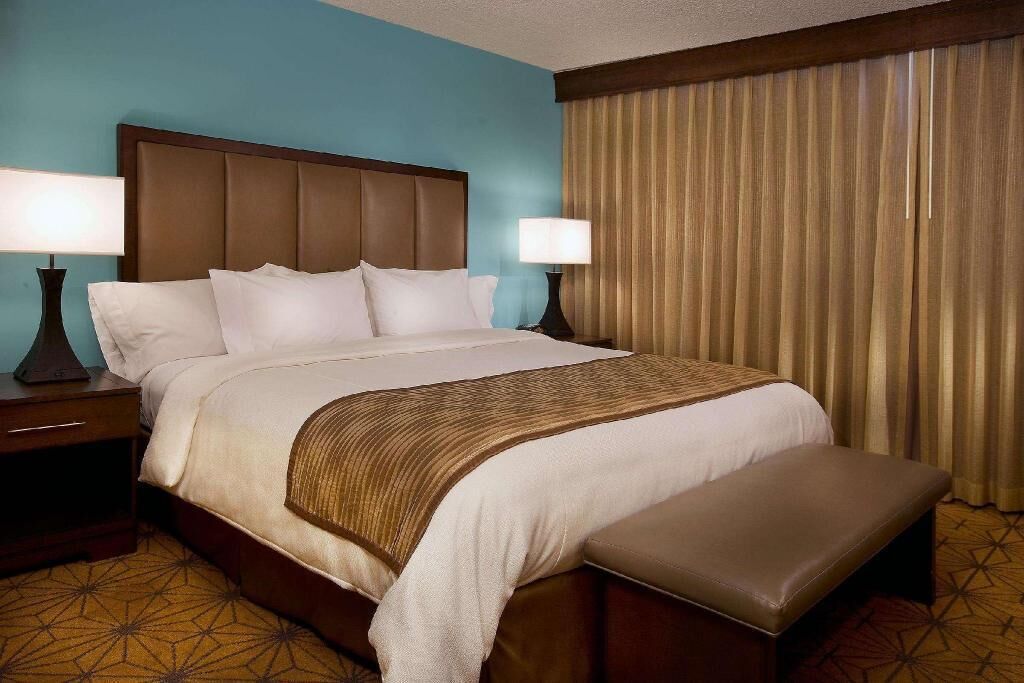 1 bedroom, pillow-top beds, in-room safe, desk