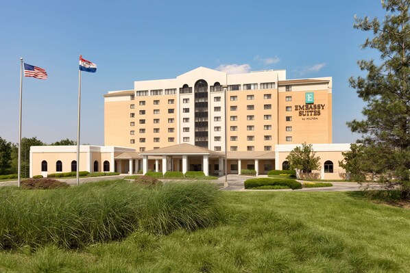 Exterior - Embassy Suites by Hilton Kansas City International Airport (Kansas City)