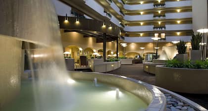 Embassy Suites by Hilton Kansas City International Airport
