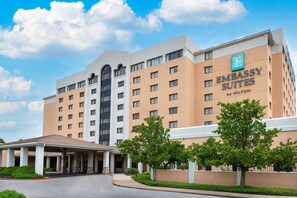 Exterior - Embassy Suites by Hilton Kansas City International Airport (Kansas City)