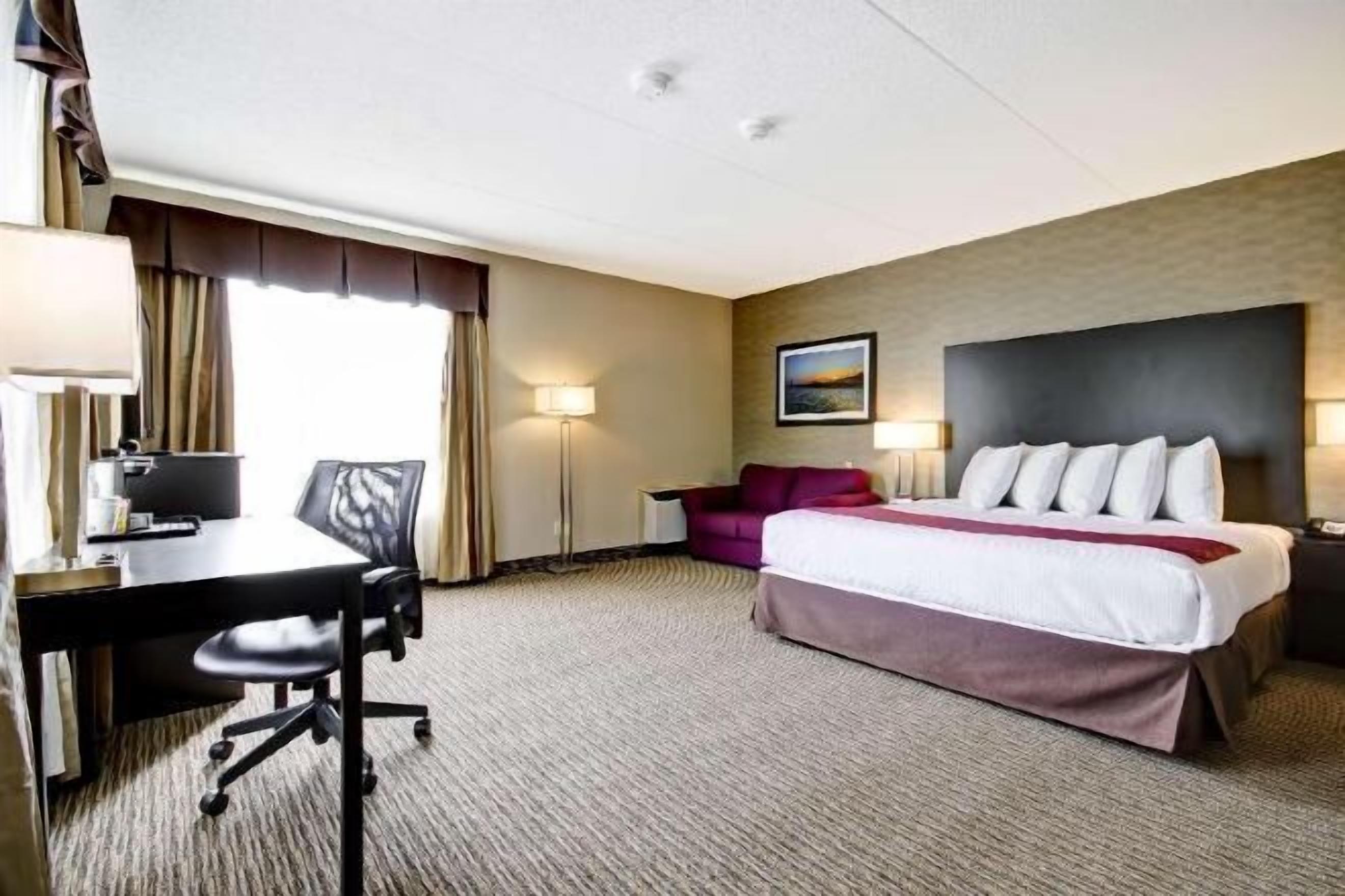 Desk, laptop workspace, iron/ironing board, free WiFi