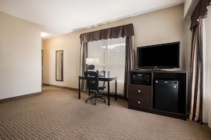 Standard Room, 1 Queen Bed, Non Smoking, Refrigerator