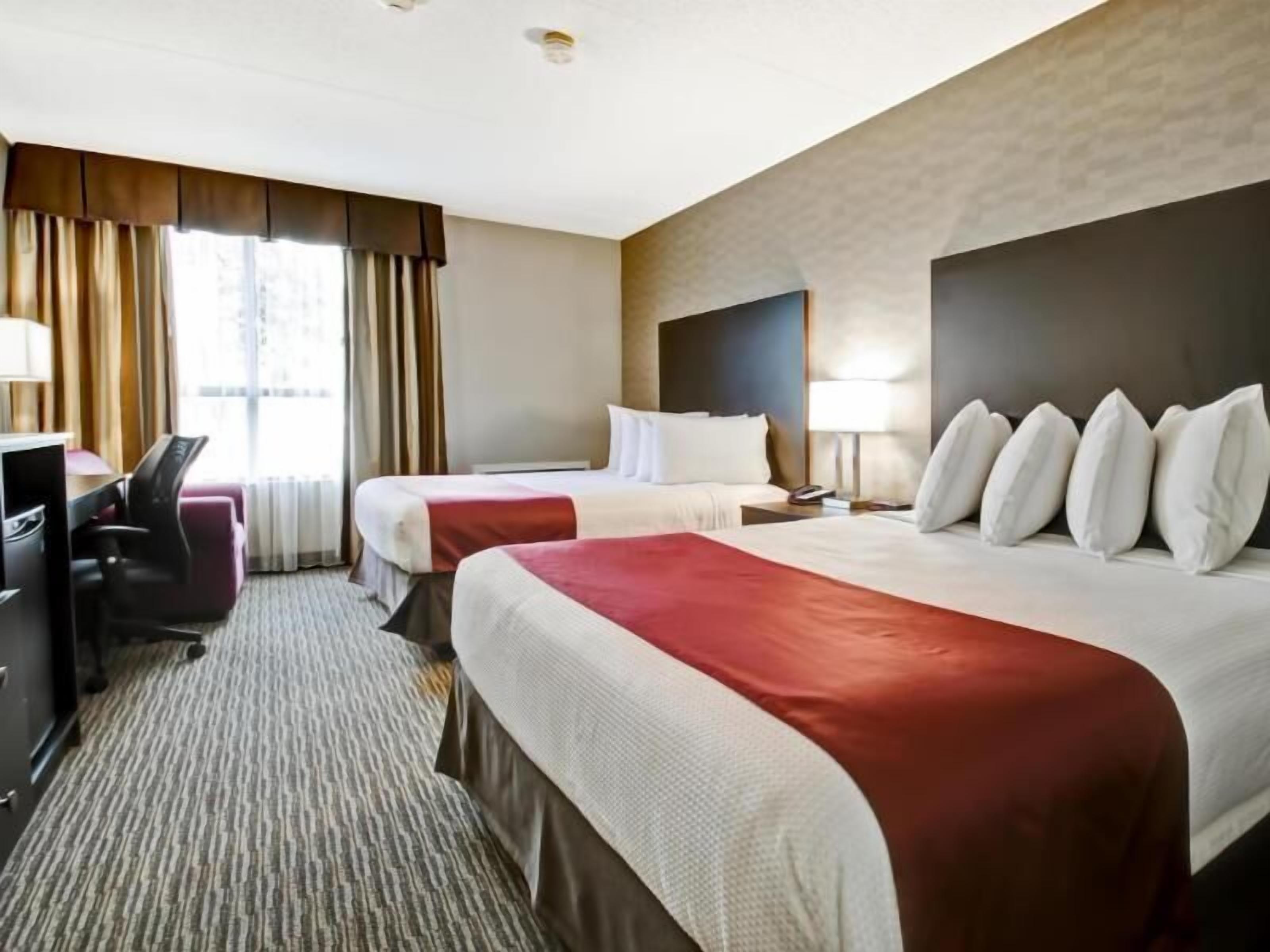 Desk, laptop workspace, iron/ironing board, free WiFi