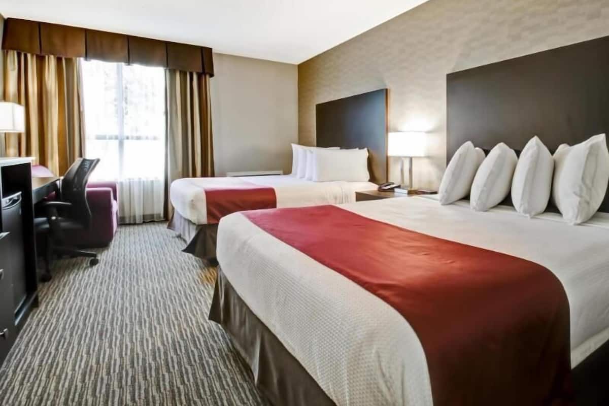 Desk, laptop workspace, iron/ironing board, free WiFi