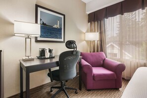 Desk, laptop workspace, iron/ironing board, free WiFi