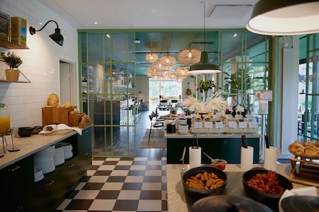 Desayuno buffet diario (DKK 150 por persona)