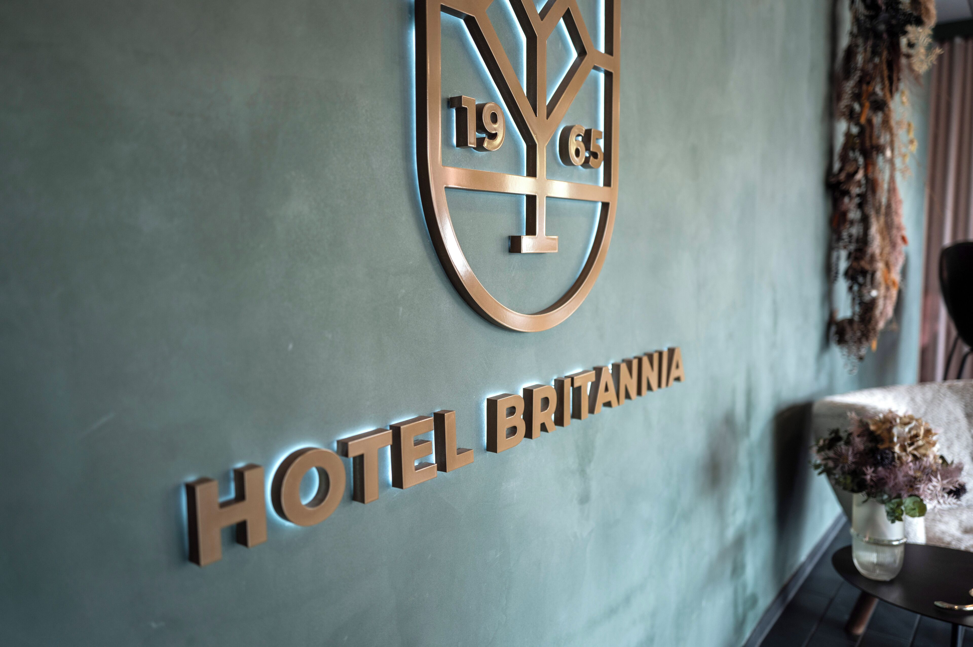 55-inch flat-screen tv with cable channels, pay films