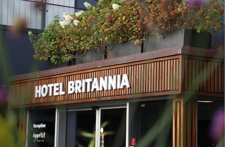 Exterior. Hotel Britannia