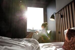 高級客房 | 低過敏寢具、書桌、筆電工作空間、熨斗/熨衣板