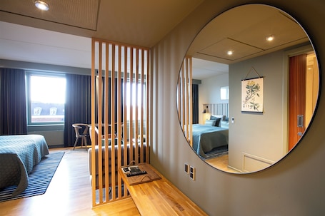 Ropa de cama hipoalergénica y escritorio . Hotel Britannia