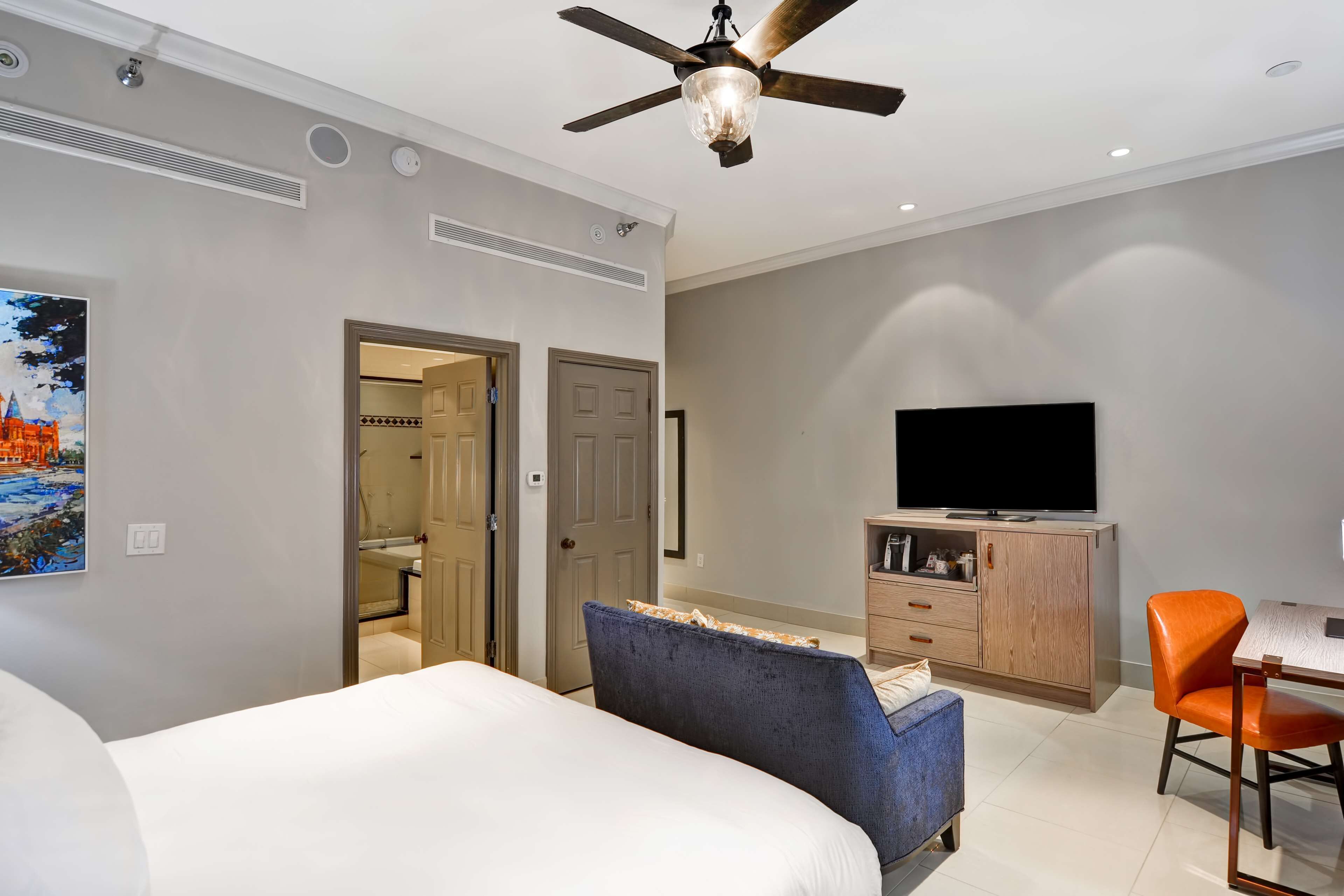 Photo - The Cincinnatian Curio Collection by Hilton