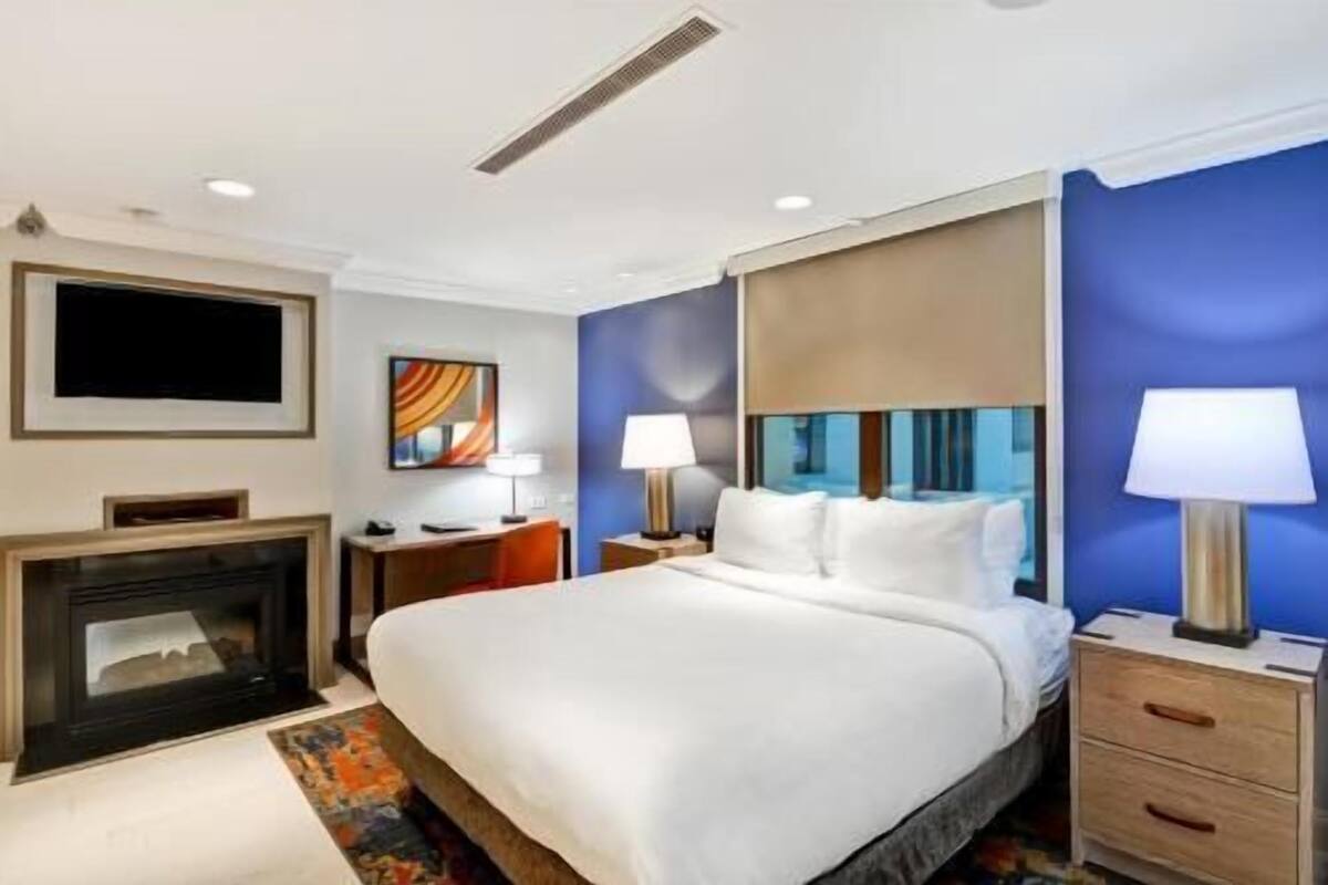 Premium bedding, in-room safe, desk, laptop workspace