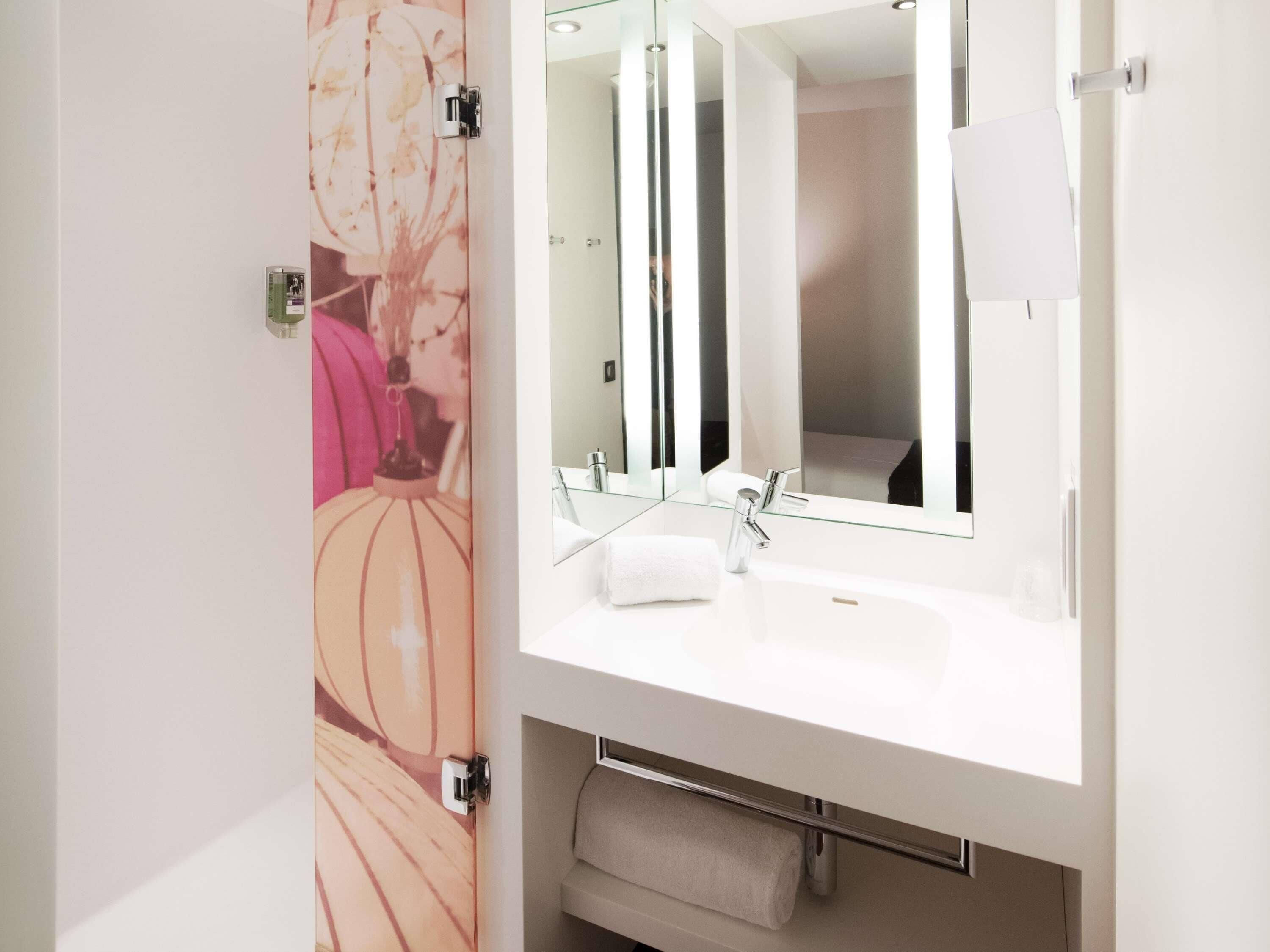 classic room, 1 single bed | premium bedding, memory-foam beds, minibar, in-room safe