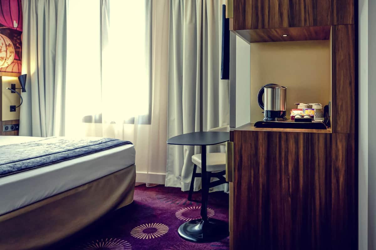 Ropa de cama de alta calidad, colchones con efecto memoria y minibar