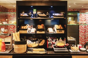 Tägliches Frühstücksbuffet (19.90 EUR pro Person)