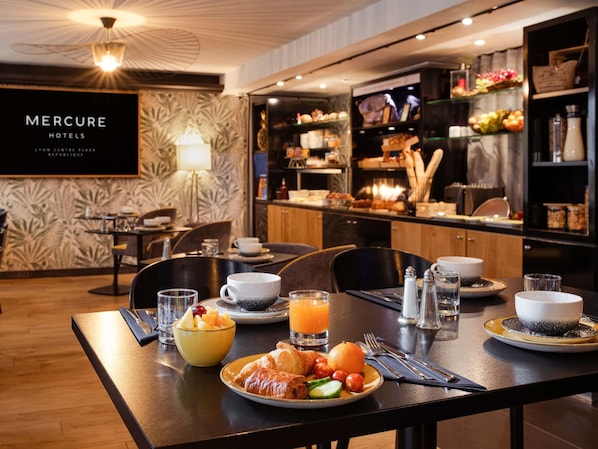 Desayuno buffet todos los días (con cargo)