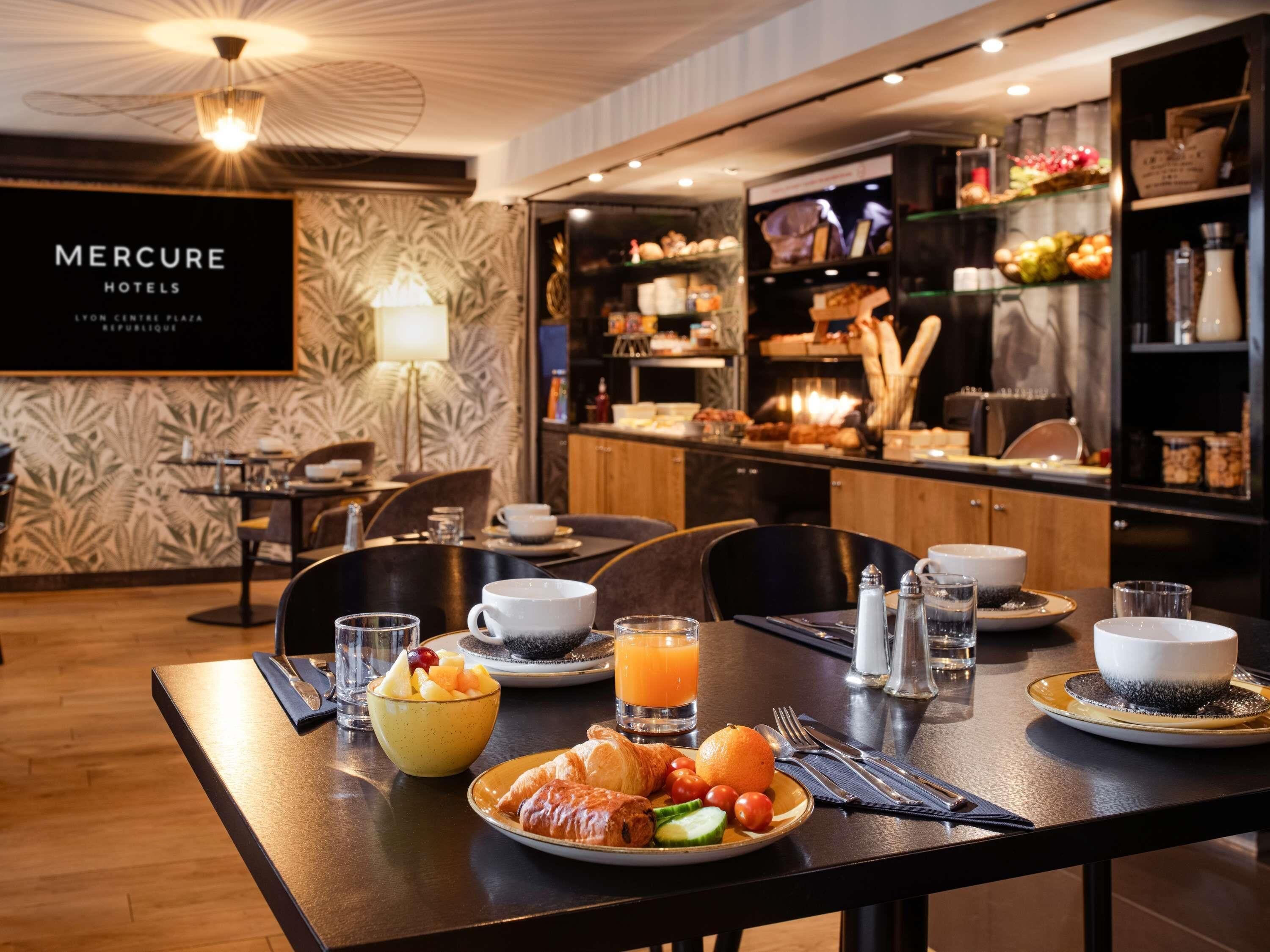 Petit déjeuner buffet servi tous les jours en supplément