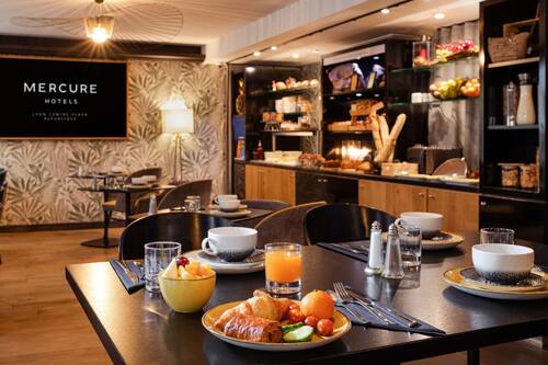 Petit déjeuner buffet servi tous les jours en supplément