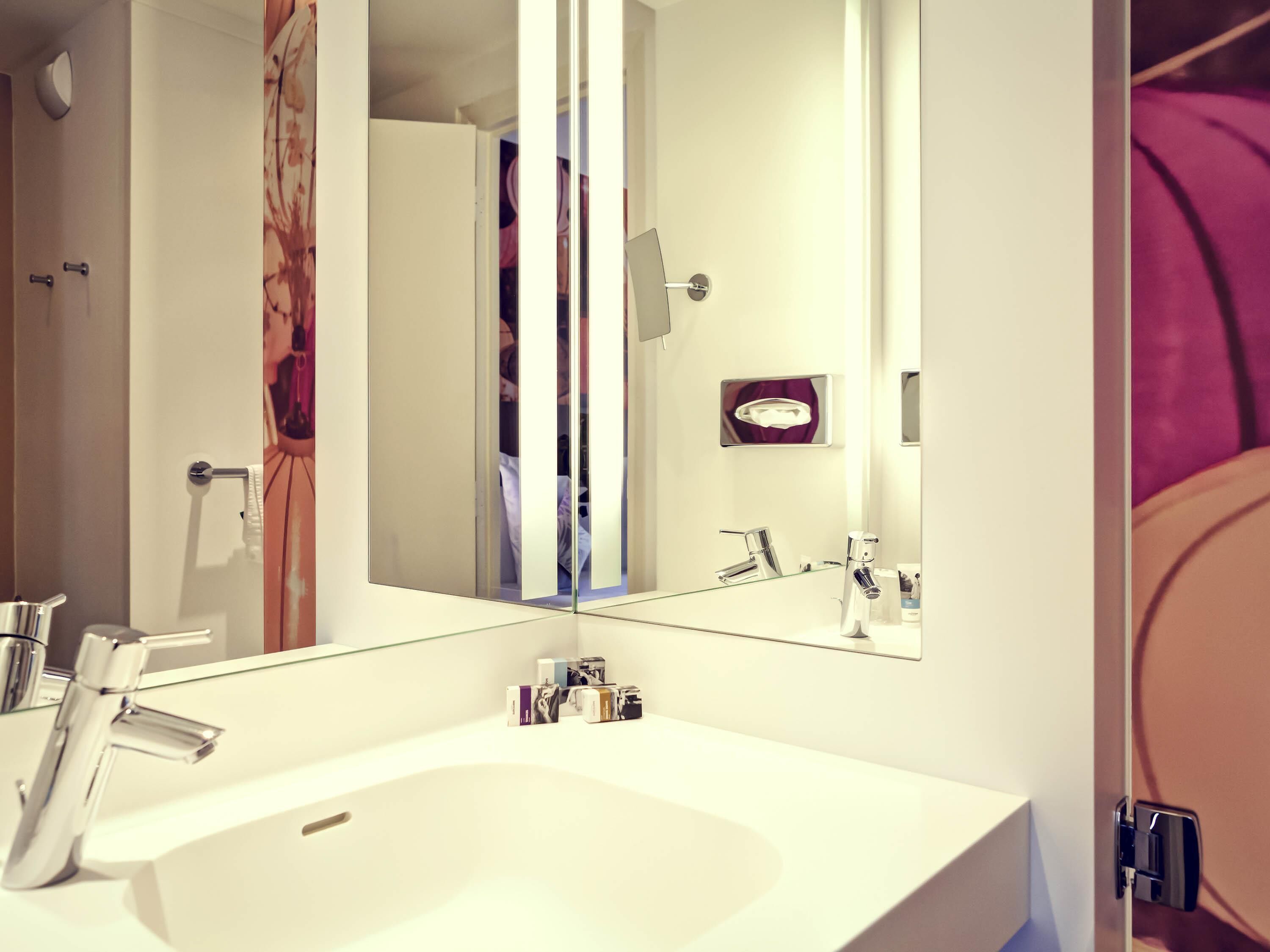 Luxe beddengoed, bedden met traagschuimmatras, een minibar