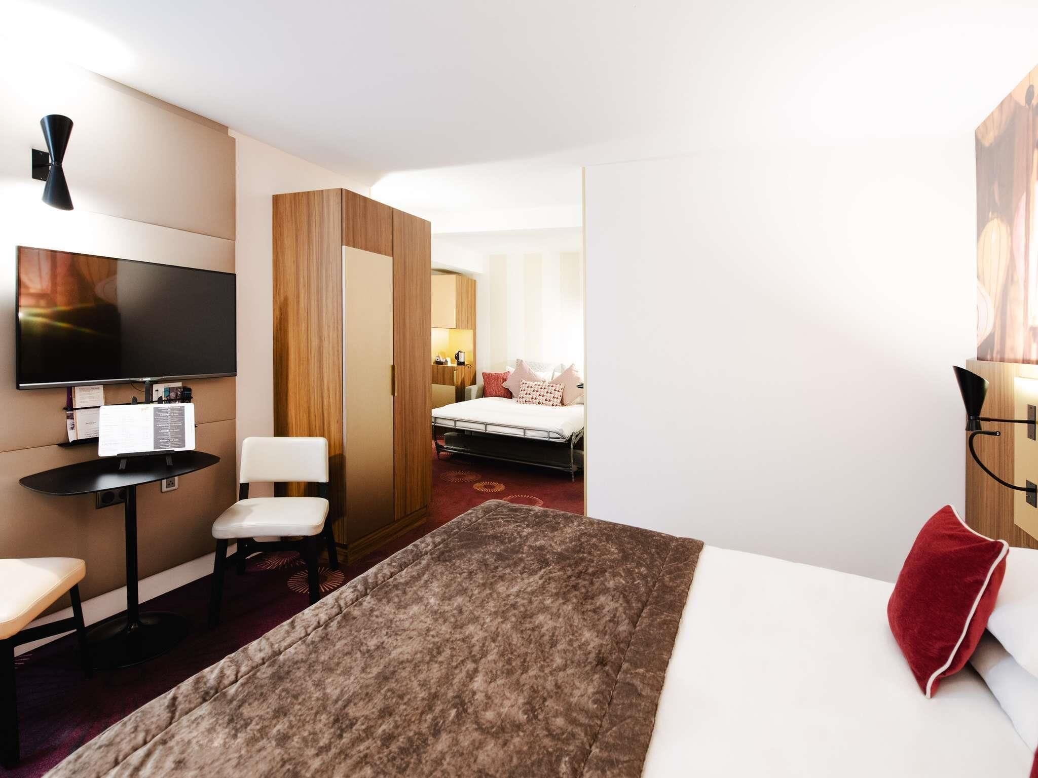 Privilege, Family Room, 1 King Bed with Sofa bed | Premium bedding, memory foam beds, minibar, in-room safe