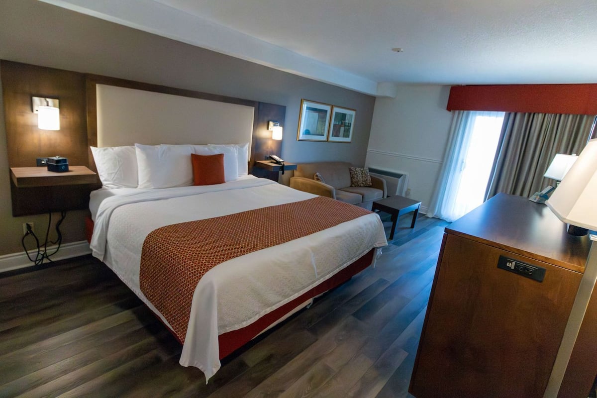 In-room safe, desk, iron/ironing board, free WiFi