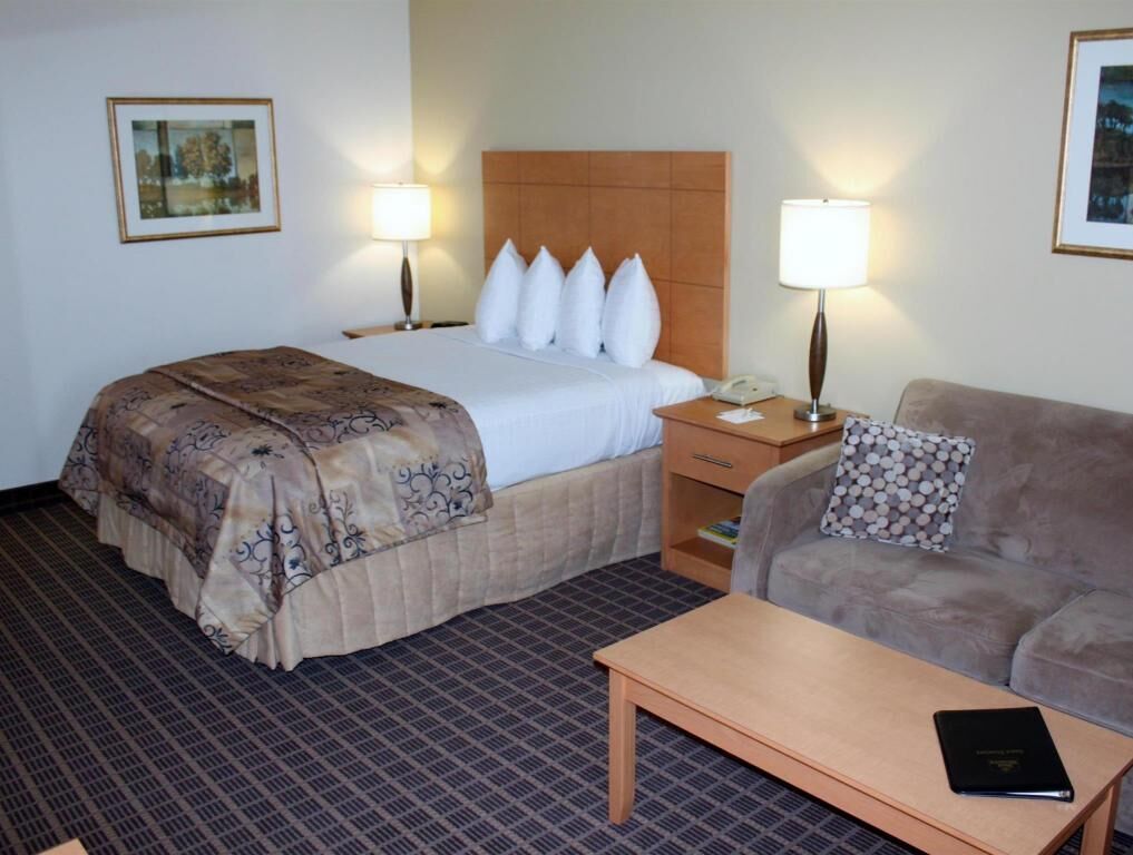 In-room safe, desk, iron/ironing board, free WiFi