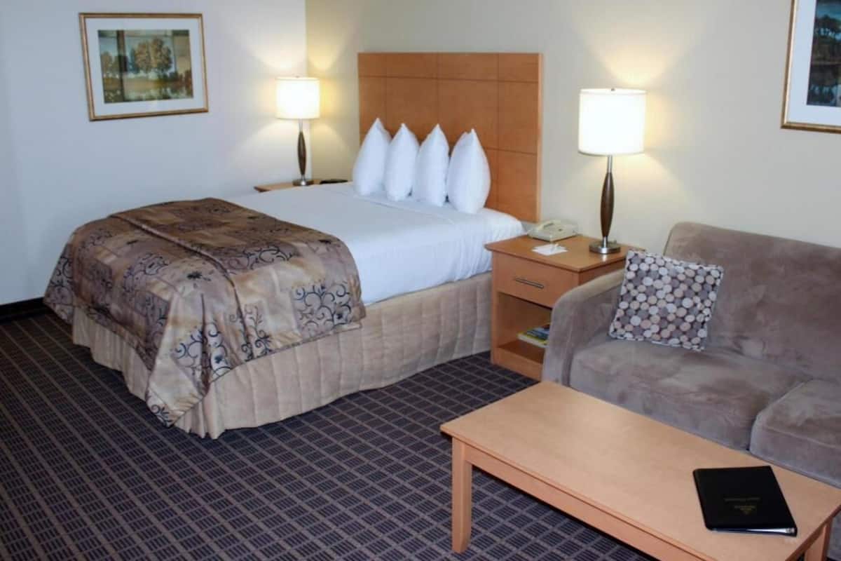 In-room safe, desk, iron/ironing board, free WiFi