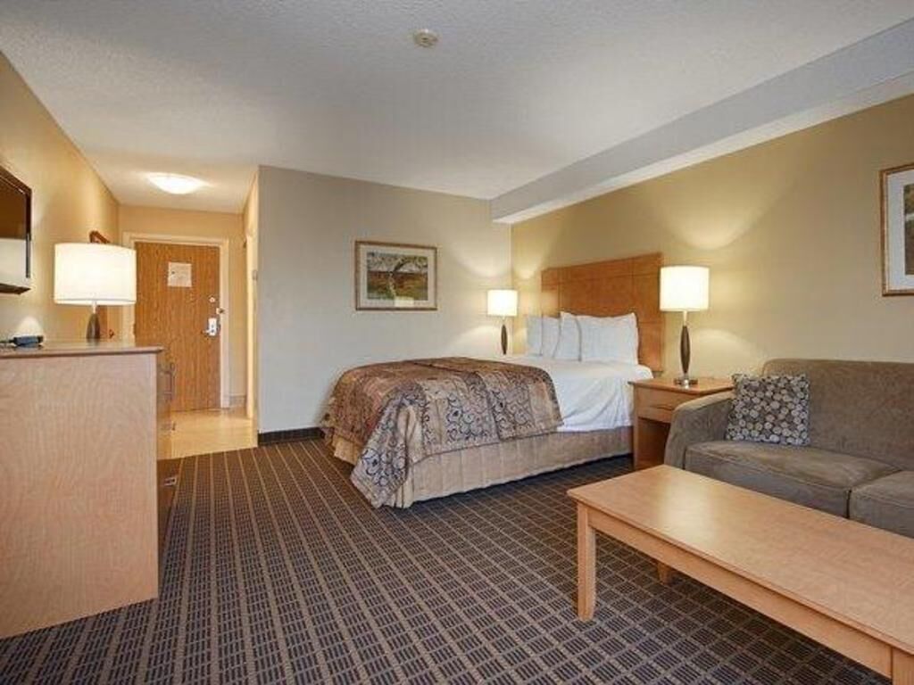 In-room safe, desk, iron/ironing board, free WiFi