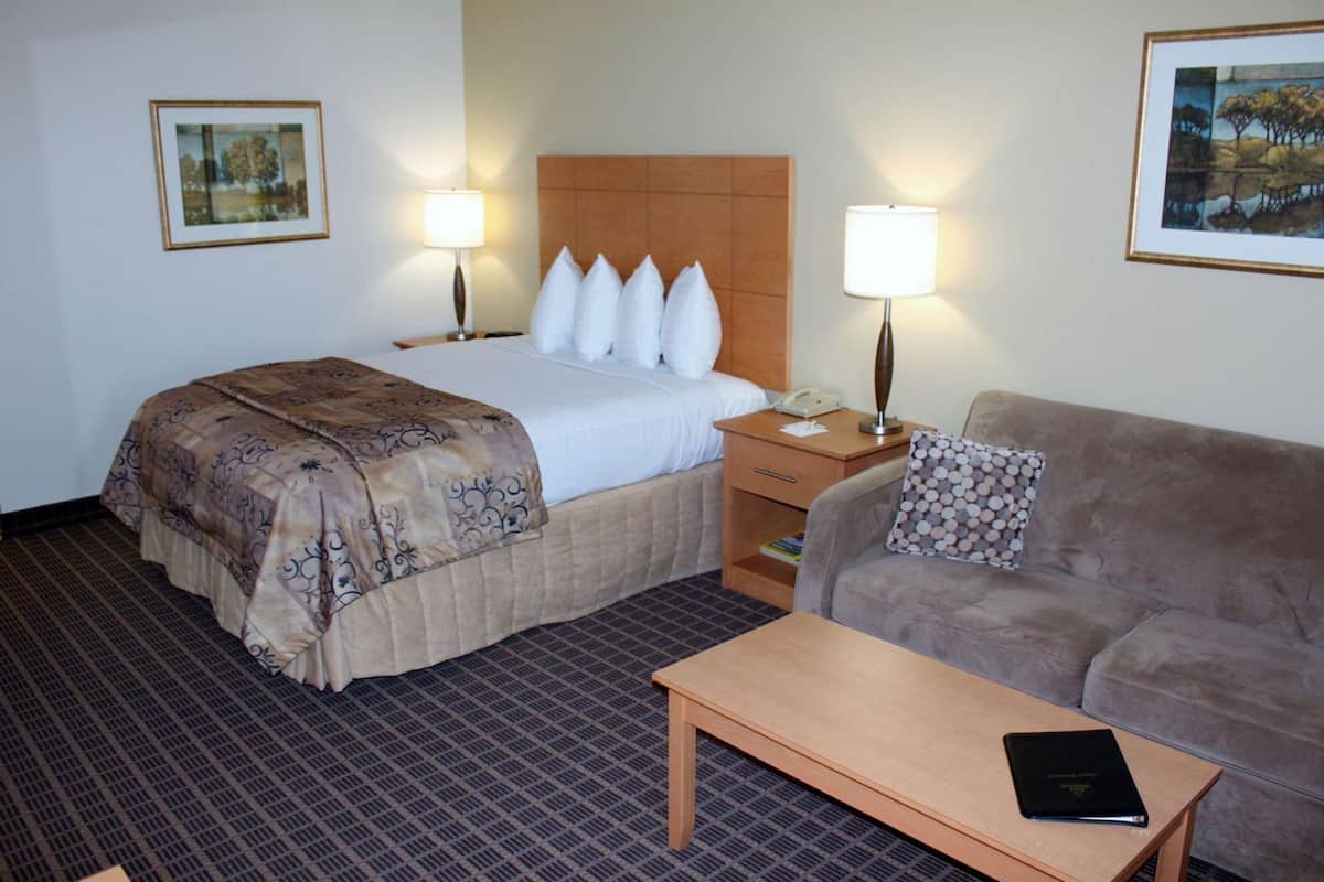 In-room safe, desk, iron/ironing board, free WiFi