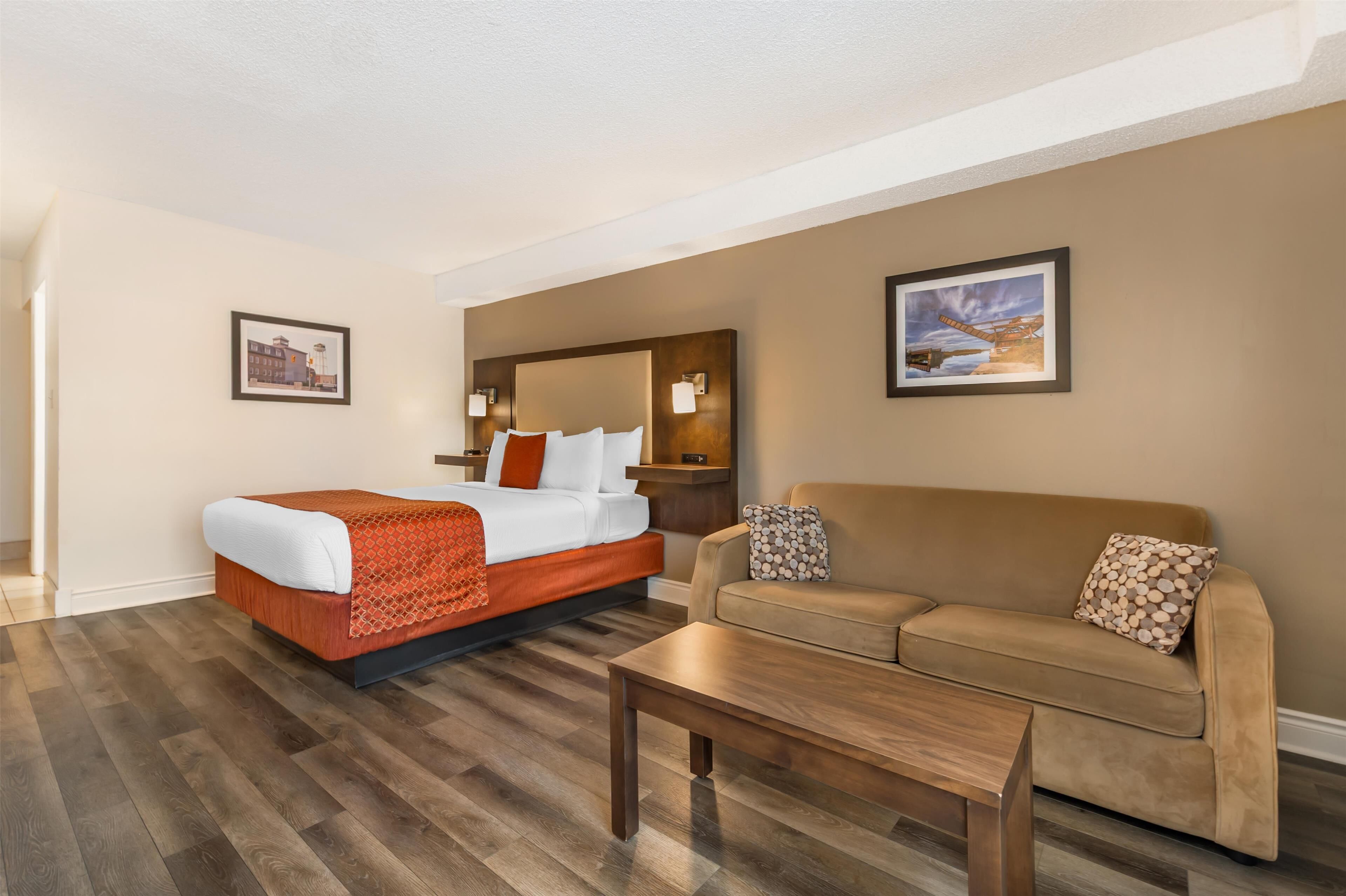 standard room, 1 queen bed, non smoking, refrigerator | in-room safe, desk, iron/ironing board, free wifi