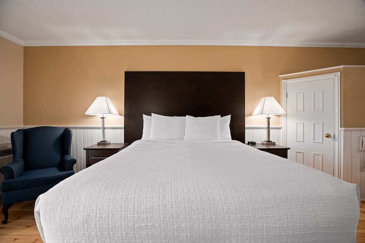 In-room safe, desk, iron/ironing board, free WiFi