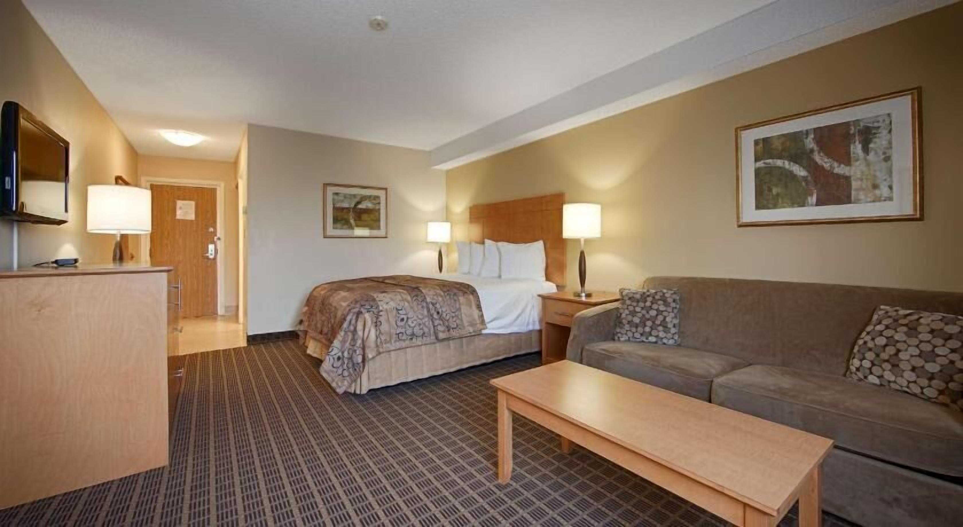 In-room safe, desk, iron/ironing board, free WiFi