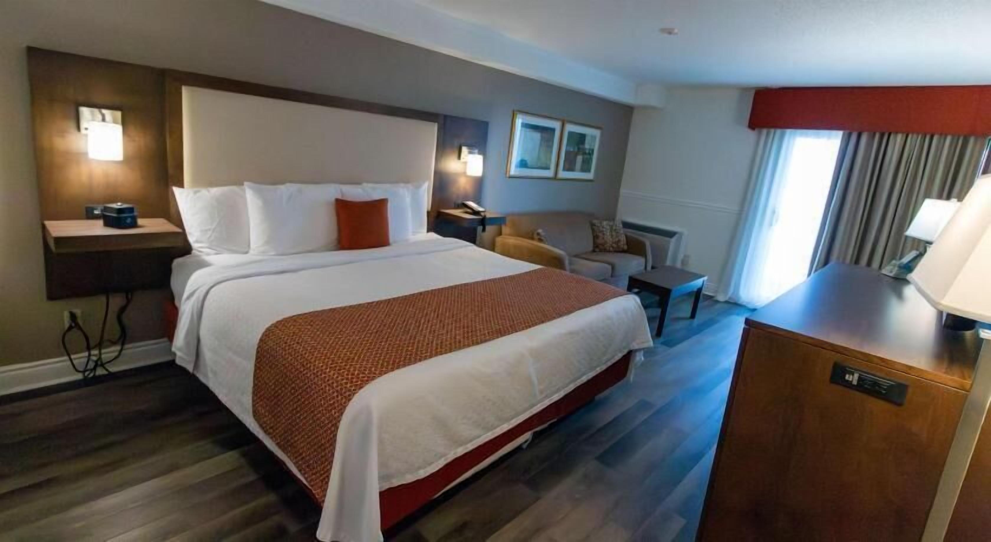 In-room safe, desk, iron/ironing board, free WiFi