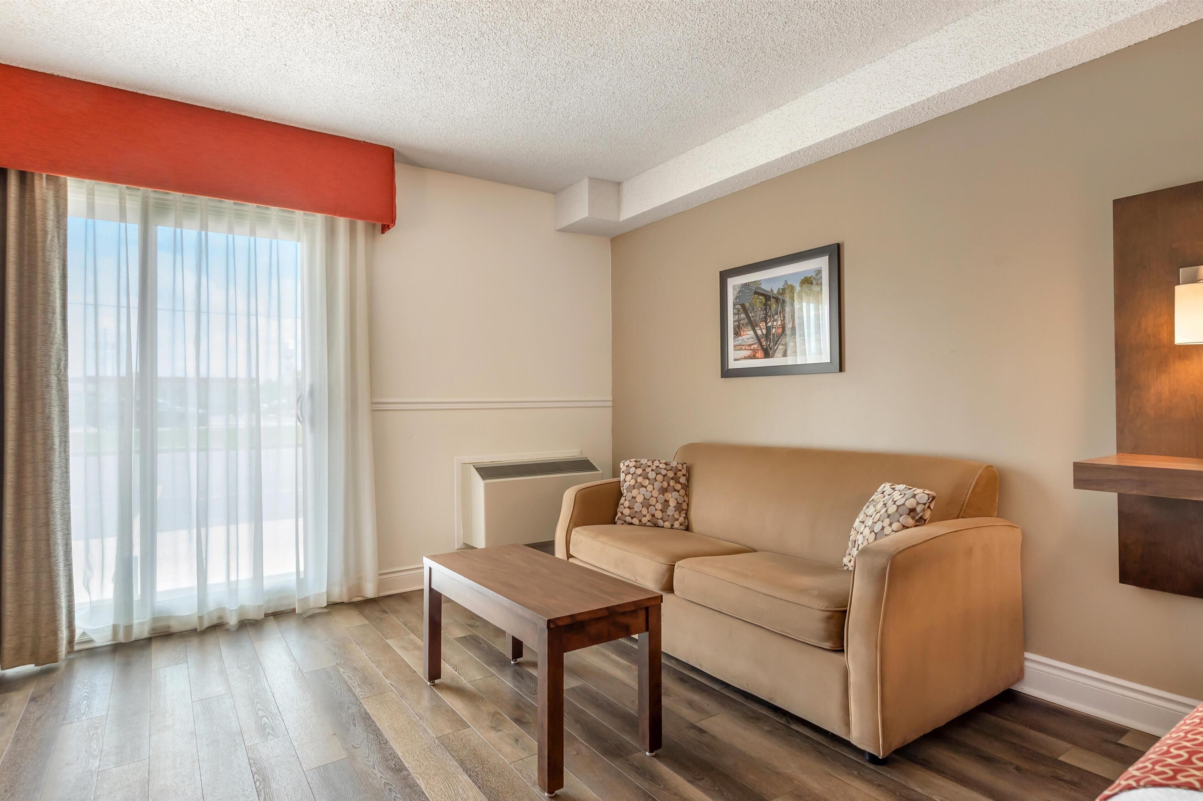 standard room, 1 king bed, non smoking, refrigerator | in-room safe, desk, iron/ironing board, free wifi