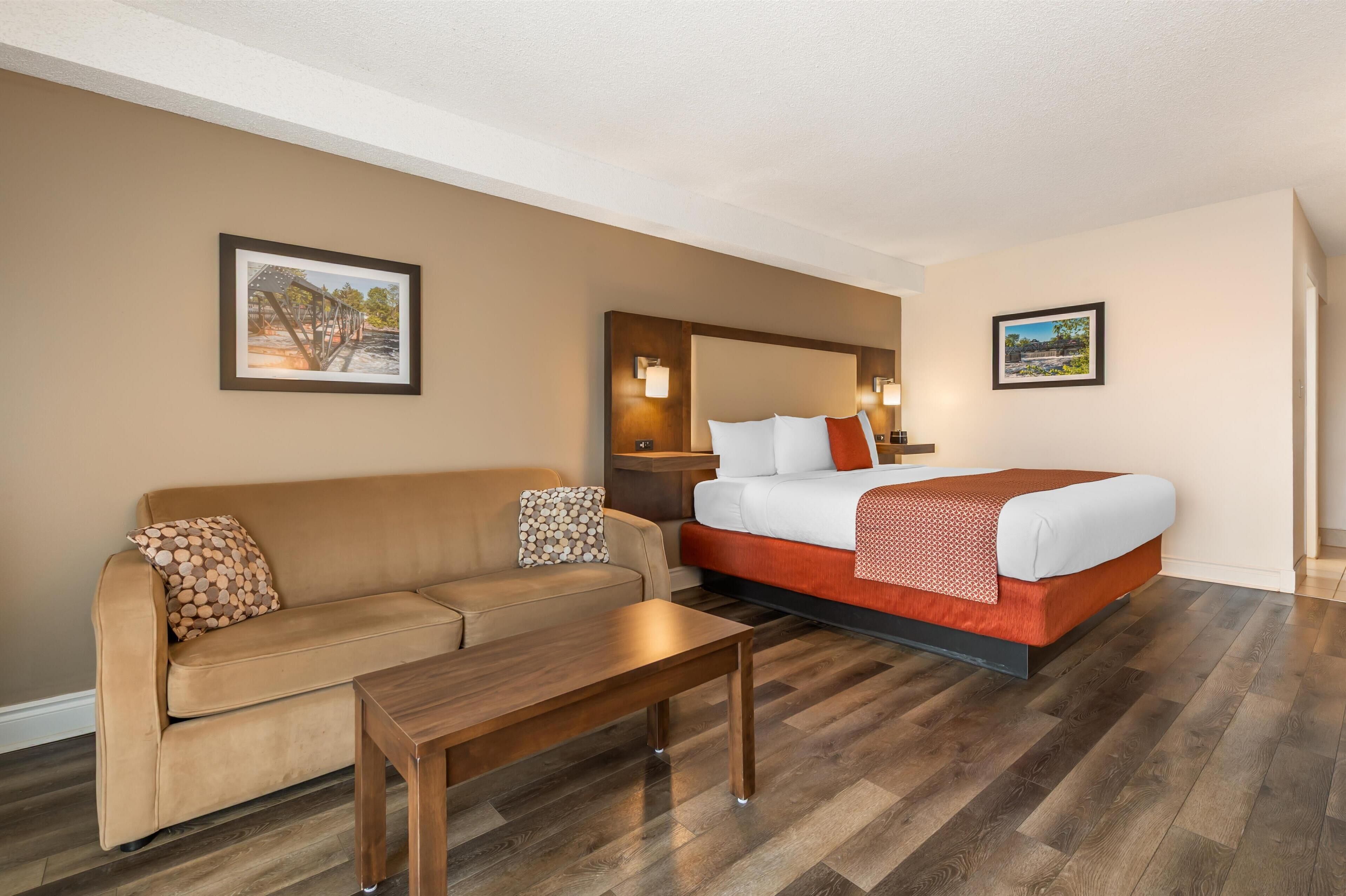 standard room, 1 king bed, non smoking, refrigerator | in-room safe, desk, iron/ironing board, free wifi