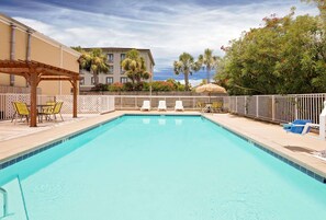 Outdoor pool - Days Inn by Wyndham Fort Walton Beach (Fort Walton Beach)